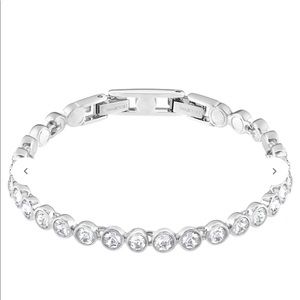 Tennis Bracelet
White, Rhodium plated